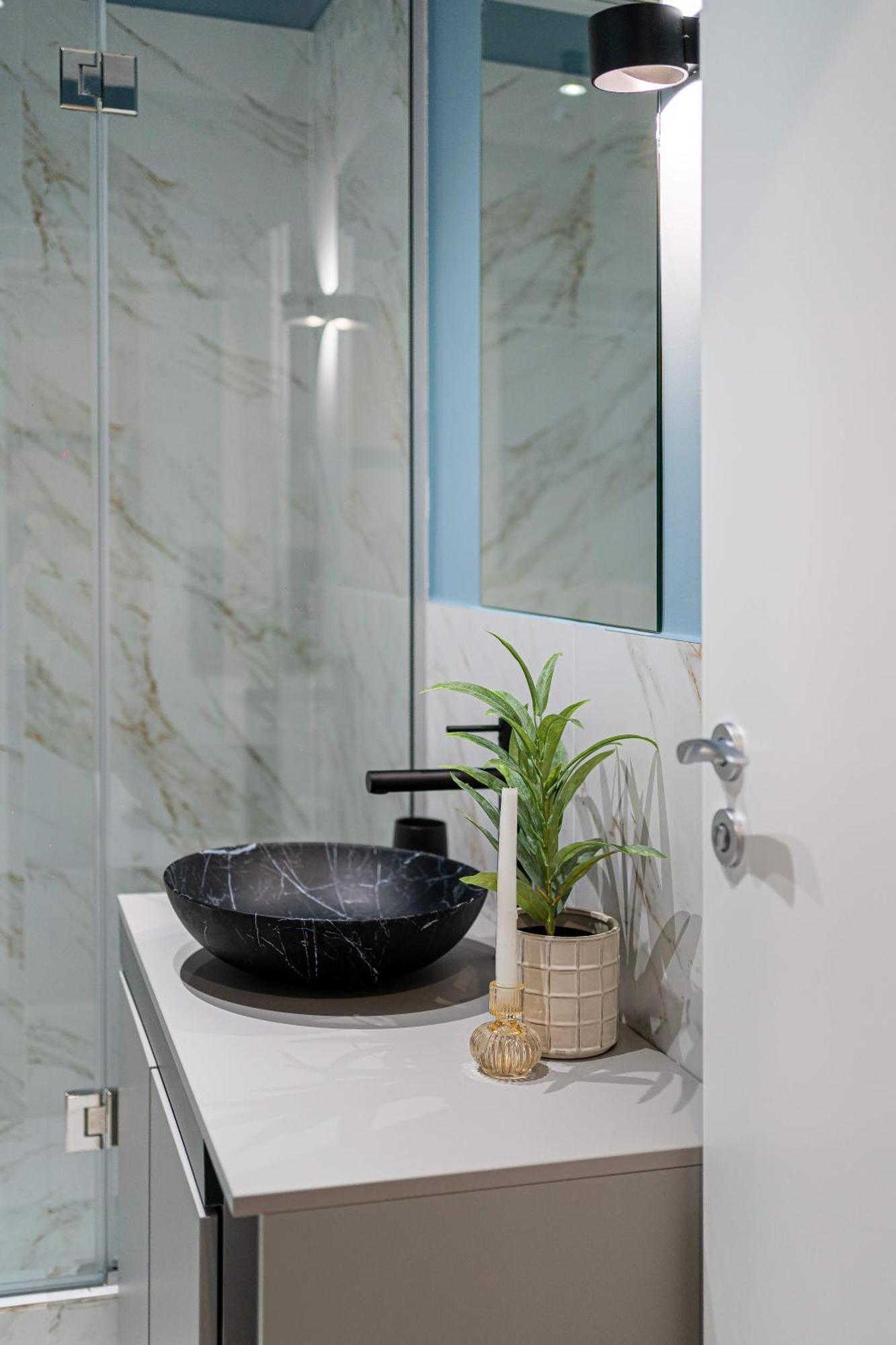 Celestial Azure - Tranquil 1Br In Piata Universitatii Bucarest Extérieur photo