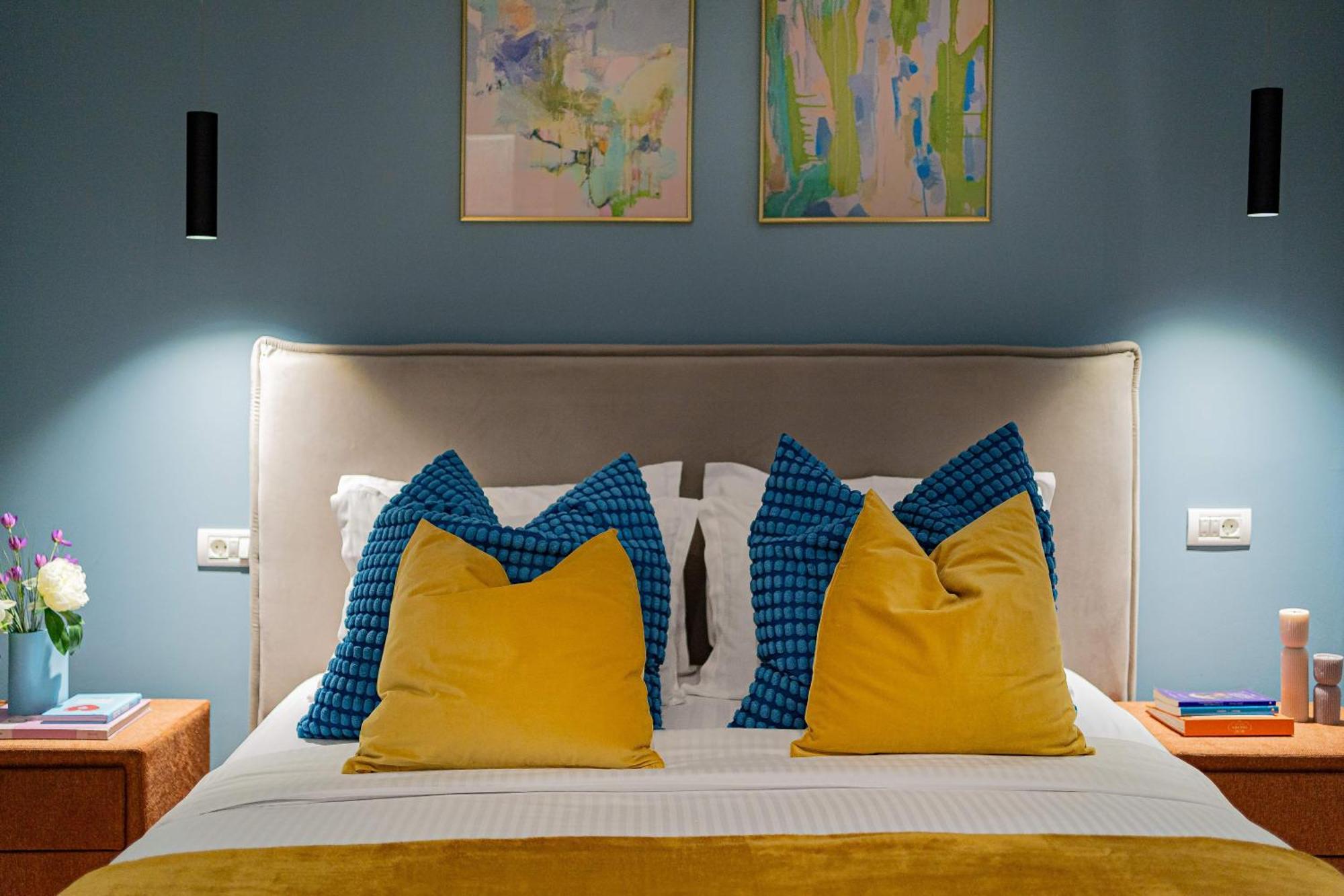 Celestial Azure - Tranquil 1Br In Piata Universitatii Bucarest Extérieur photo